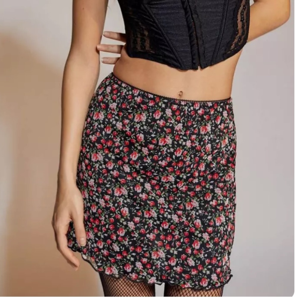 UO Printed Mesh Mini Skirt - size XS